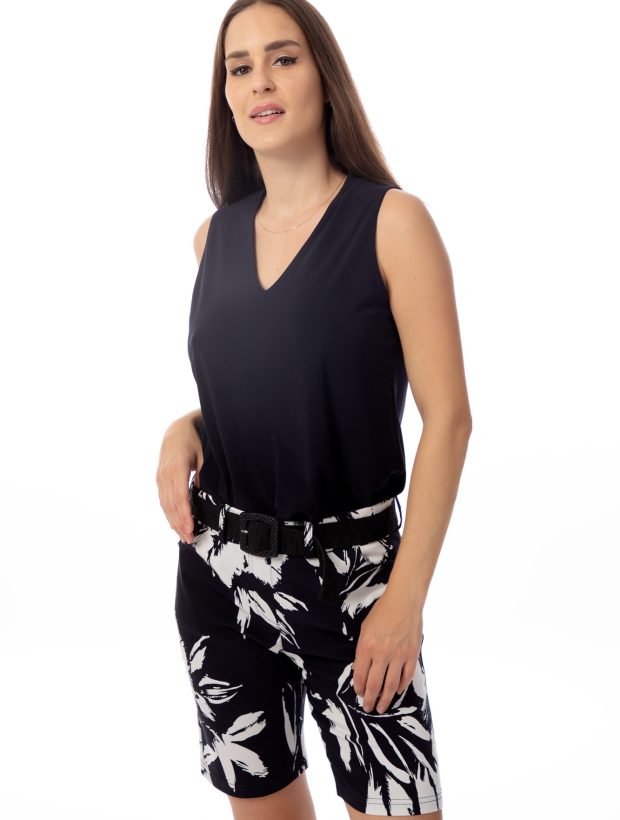 sleeveless top
